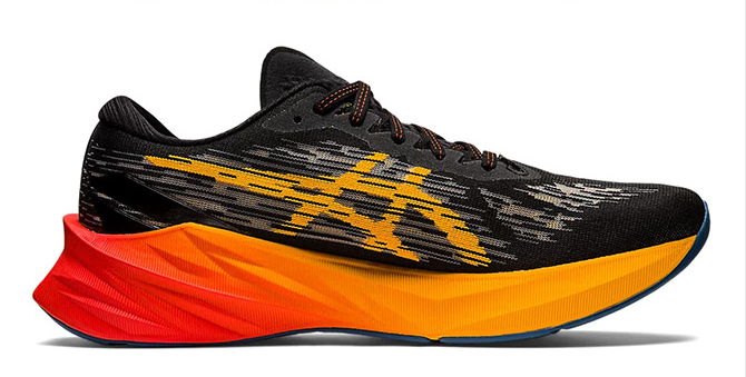 Tênis Asics NovaBlast 3 - Preto e Laranja - Masculino Tênis