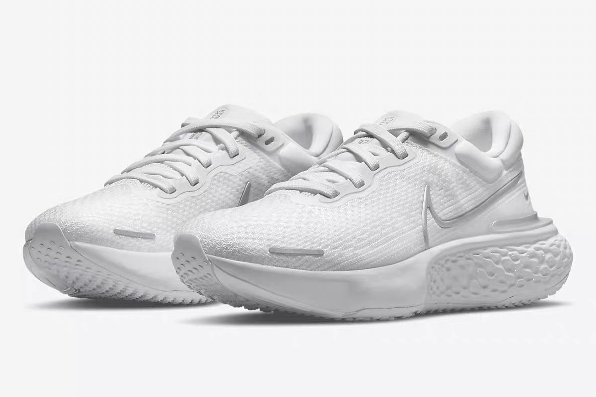 Tênis Nike ZoomX Invincible Run Flyknit 2 - Branco e Prata - Masculino 