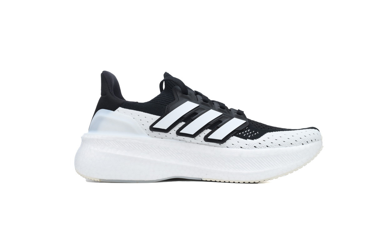 Tênis Adidas Ultraboost 5 - Feminino - Preto e Branco